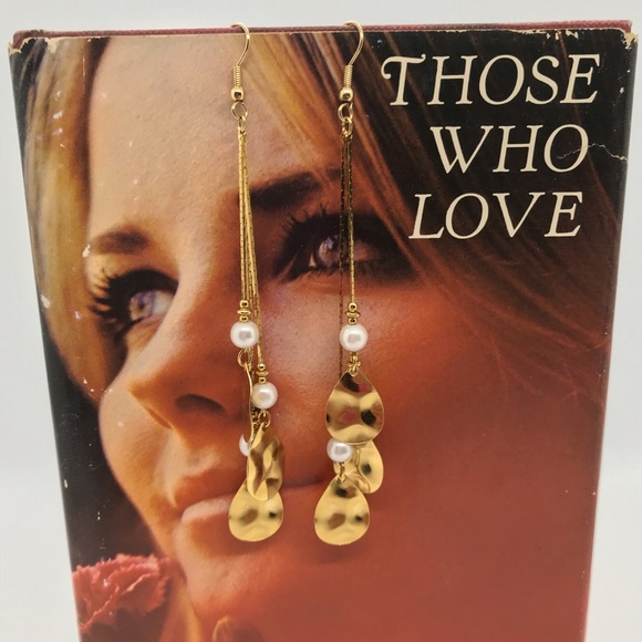 Vintage 1970s/early1980s  gold duster earrings - Picture 3 of 4